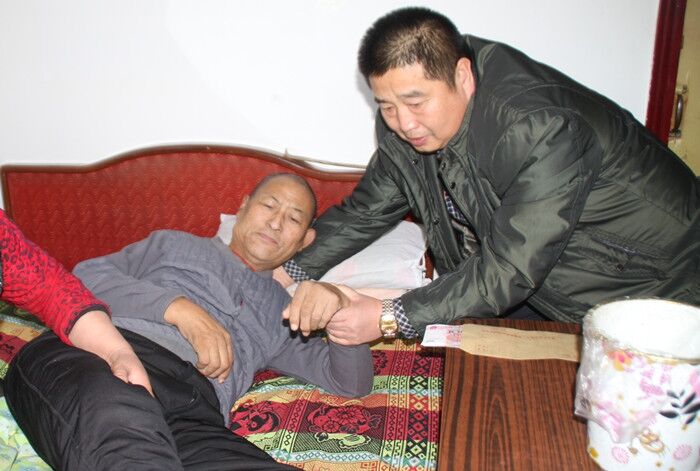 局直城管局党委走访慰问送温暖(图1)