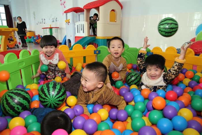 嫩北农场幼儿园 创设情景化环境促幼儿健康发展(图1)