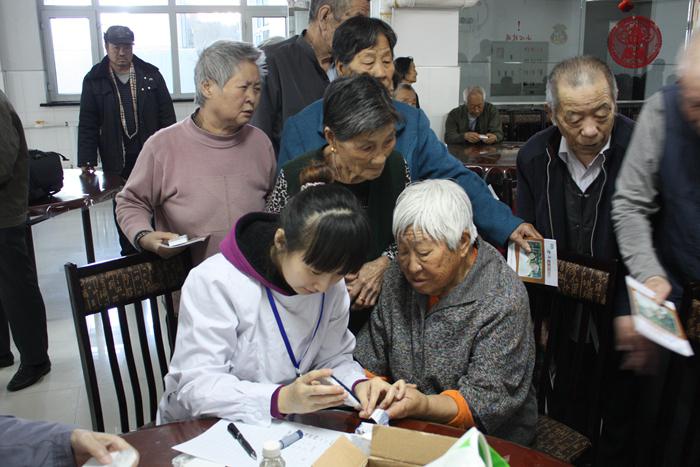 九三中心医院：健康送到老人之家(图1)