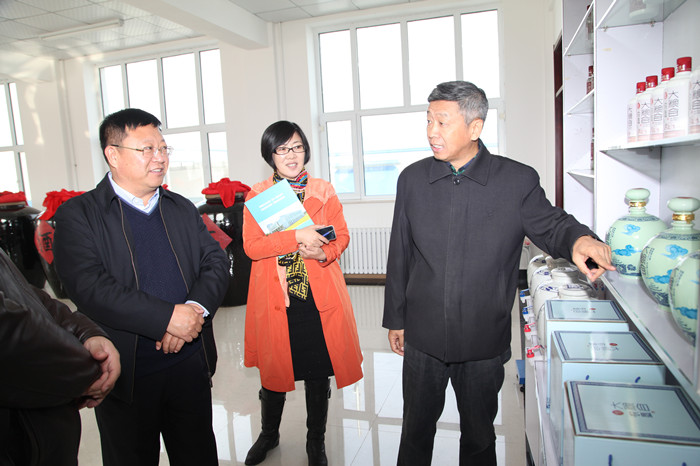 王晓春陪同高跃辉深入基层调研(图1)