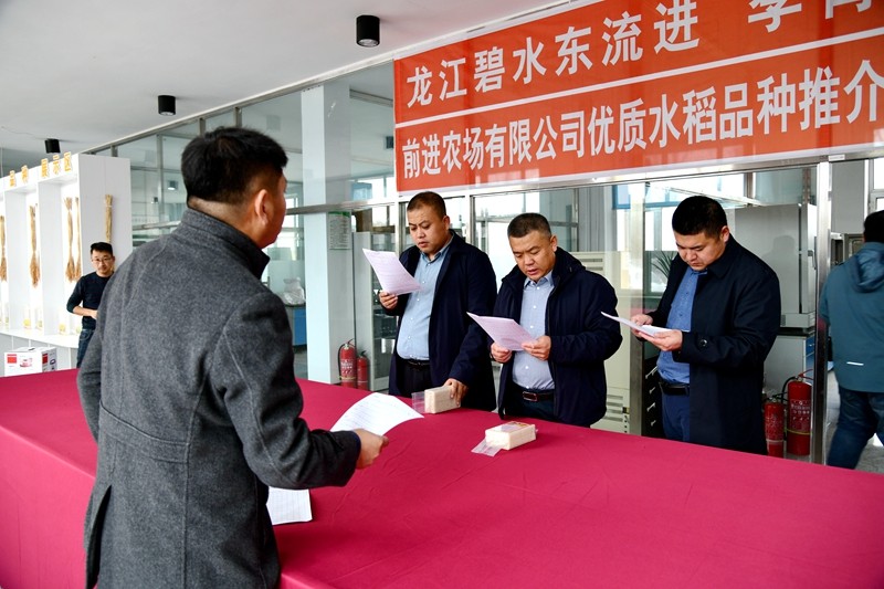 王启增下基层检查指导明年生产用种准备工作(图1)
