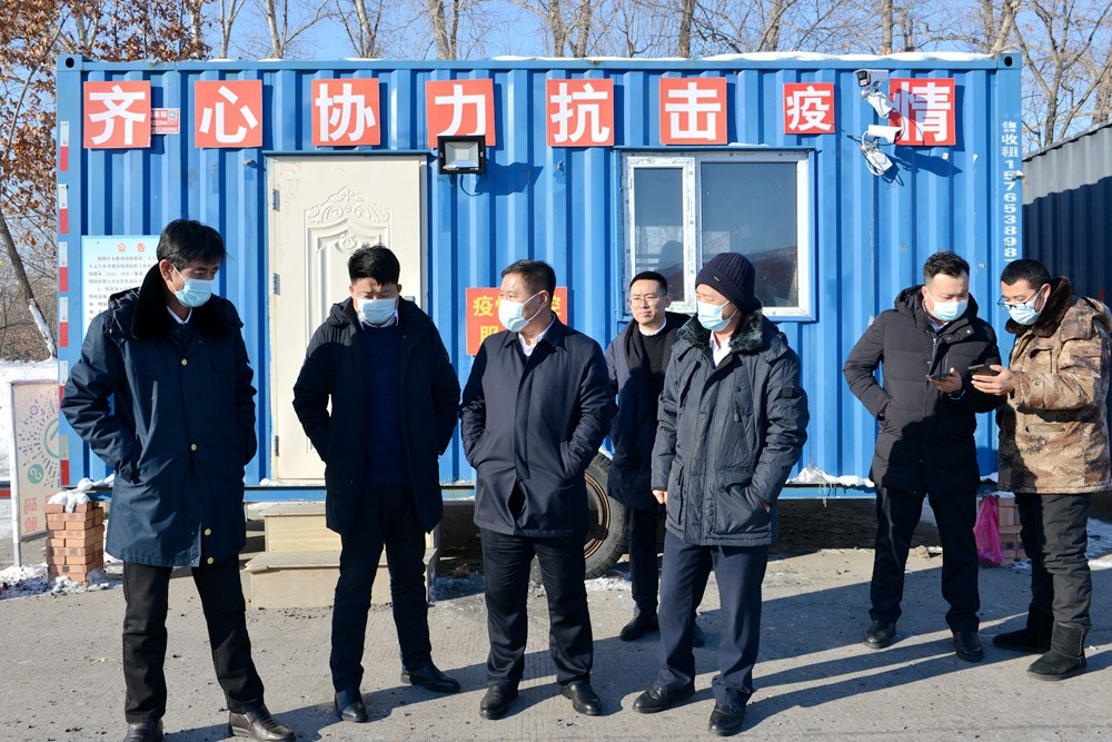 姜云涛、李建军慰问疫情防控服务站(图1)