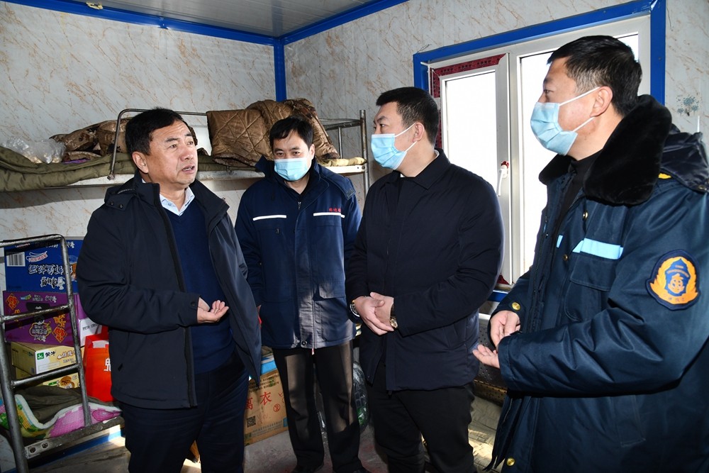 姜云涛、李建军慰问疫情防控服务站(图4)
