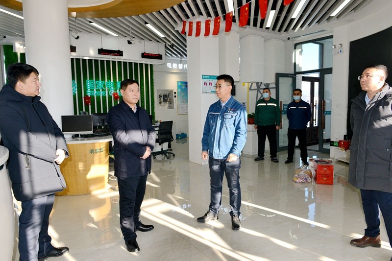 前进农场有限公司除夕慰问一线在岗工作人员(图1)