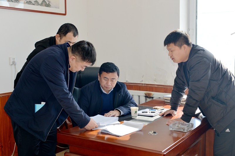 李建军到管理区检查指导当前重点工作(图3)