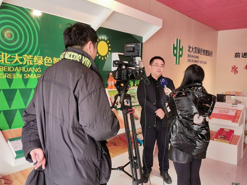 省台新闻法制在线记者到前进农场有限公司采访(图1)