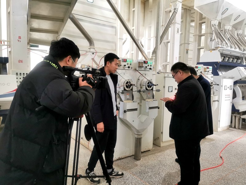 省台新闻法制在线记者到前进农场有限公司采访(图3)