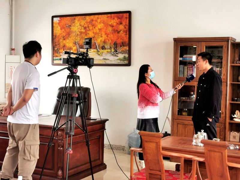 省台新闻法制在线记者到前进农场有限公司采访(图2)