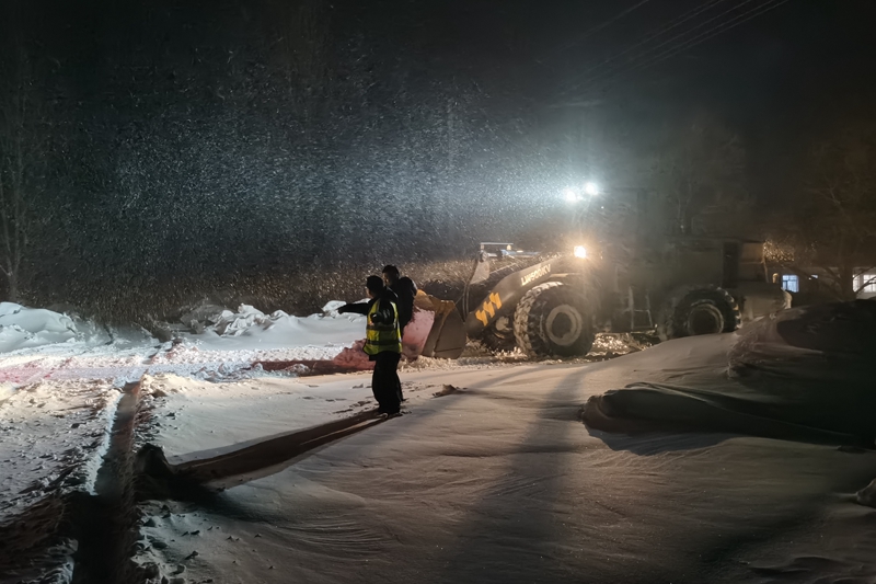 前进农场有限公司昼夜奋战 抗风雪保春耕(图2)