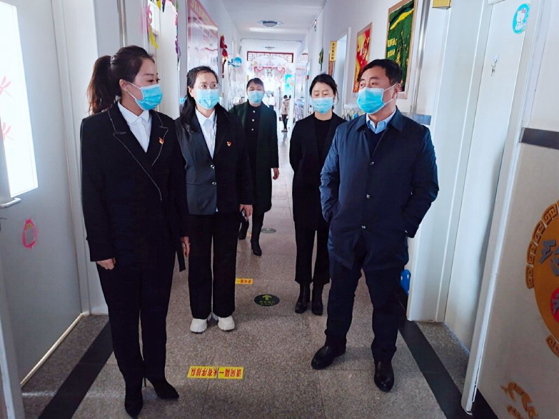 李建军就前进农场有限公司幼儿园新学期开园检查指导(图2)