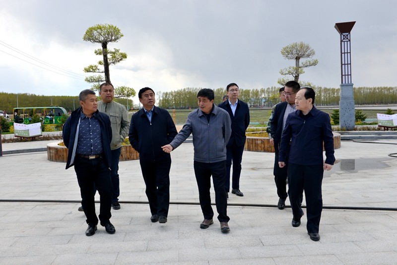 张宝林到前进农场有限公司调研(图1)