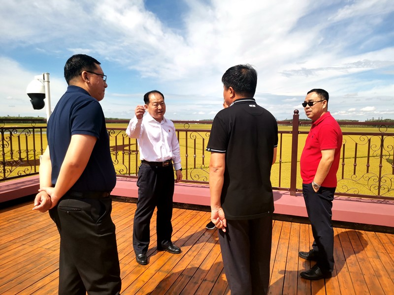 张宝林陪同集团农业发展部到前进农场有限公司调研(图2)