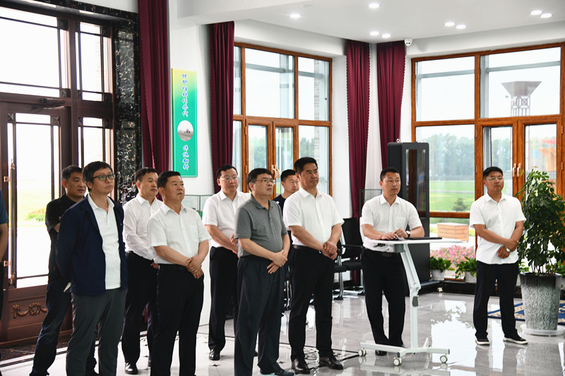 苍云陪同中国灌溉排水中心到前进农场有限公司调研(图1)