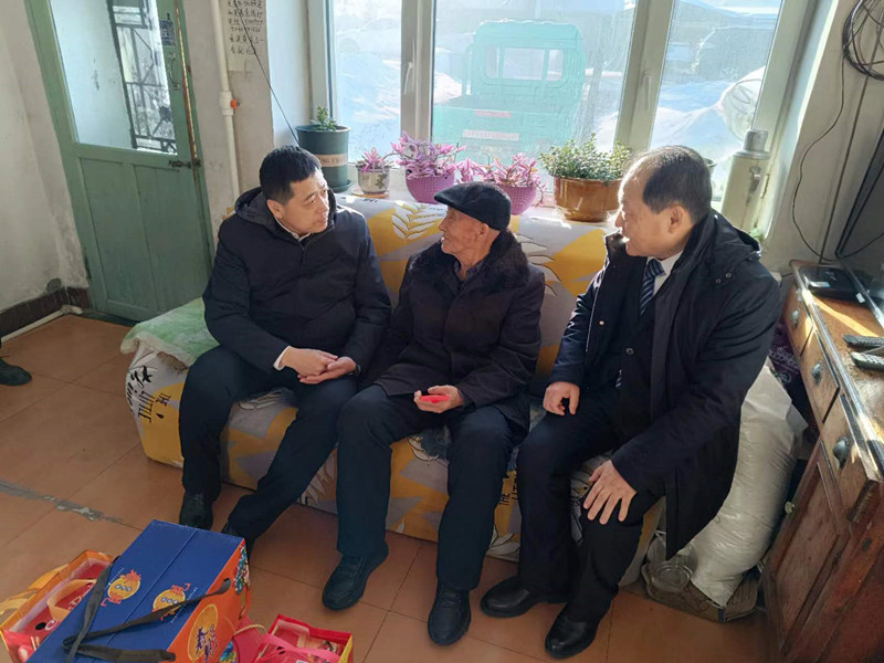 李文鹏到前进农场有限公司走访慰问离休老干部(图2)