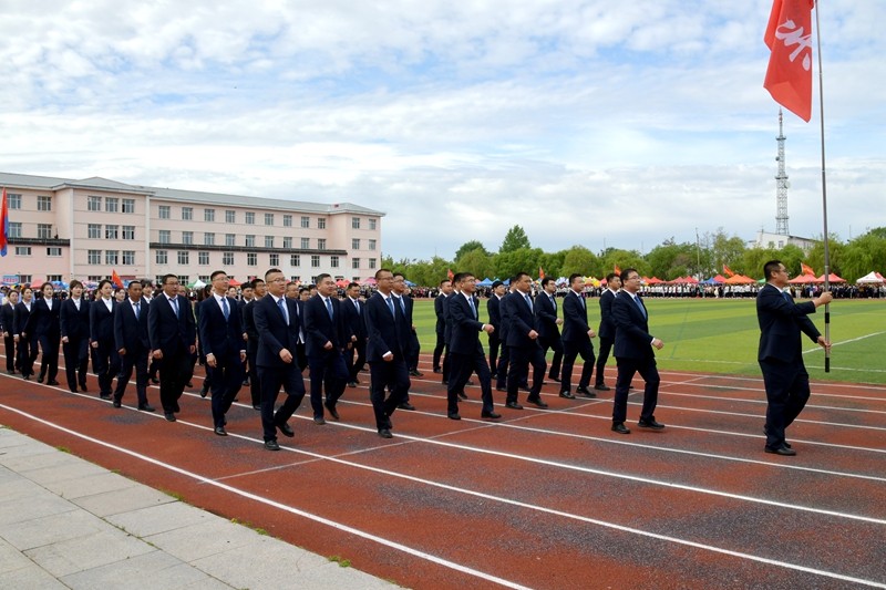 前进农场有限公司第一届职工暨中小学田径运动会精彩纷呈(图3)