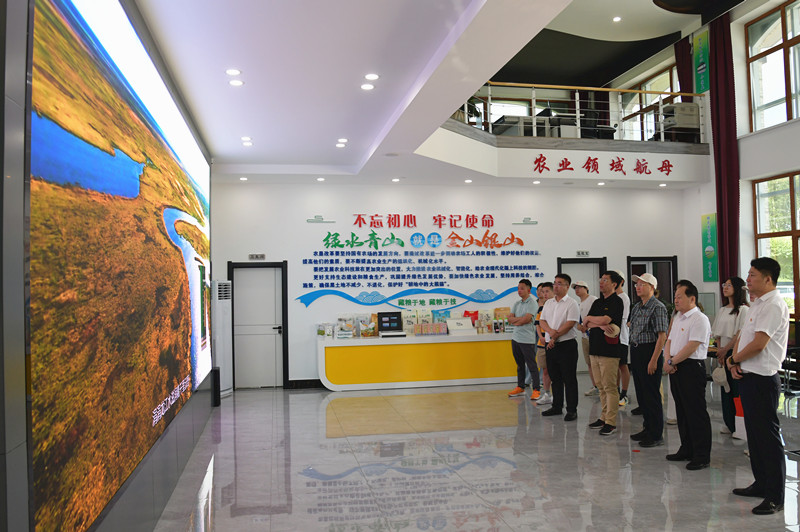 清华大学一行到前进农场有限公司调研(图1)