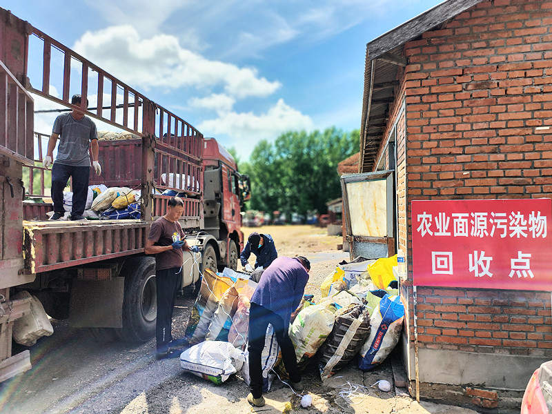 前进农场有限公司对回收的农药包装废弃物统一转运处理(图1)