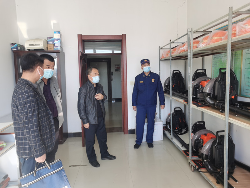 建三江管委会森防办联合 管委会农业水务局、应急管理局、建三江供电公司检查组 到前进农场有限公司检查指导森林草原防灭火工作(图2)