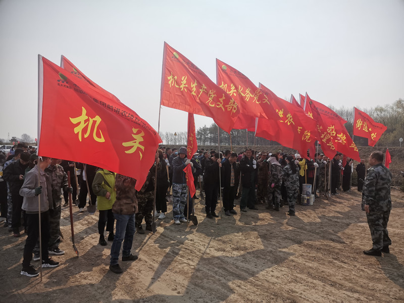 前进农场有限公司 开展“履行植树义务 共建美丽前进” 义务植树活动(图1)