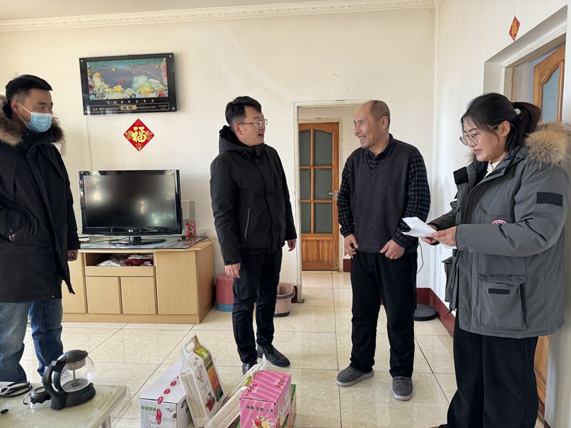 前进农场有限公司社区开展“新春送祝福 走访慰问送温暖”活动(图1)