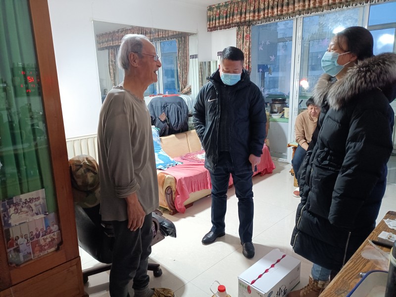 前进农场有限公司社区开展“龙年新春下基层 走访慰问暖人心”活动(图1)