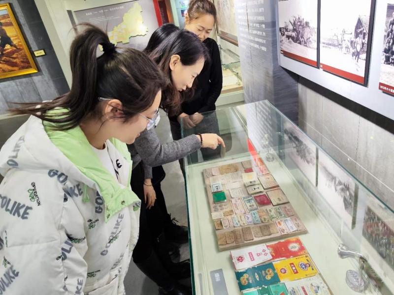前进农场有限公司社区开展“观场史 润心田 知进取”学习交流活动(图2)