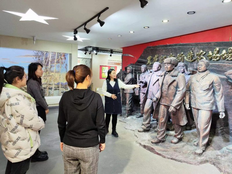前进农场有限公司社区开展“观场史 润心田 知进取”学习交流活动(图1)
