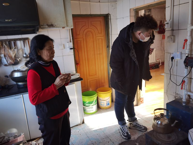 前进社区开展安全隐患大排查大整治活动(图1)