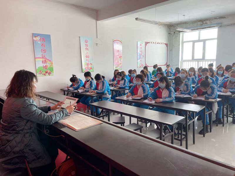 前进农场有限公司幼儿园开展入园前教师安全知识培训(图2)