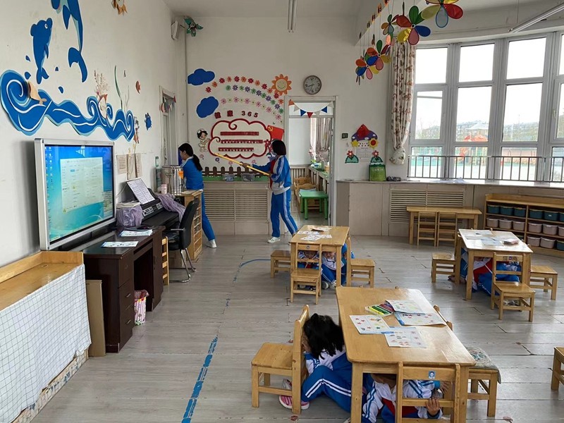 前进农场有限公司幼儿园开展“增强安全意识 建设平安校园  ”反恐防暴演练活动(图2)