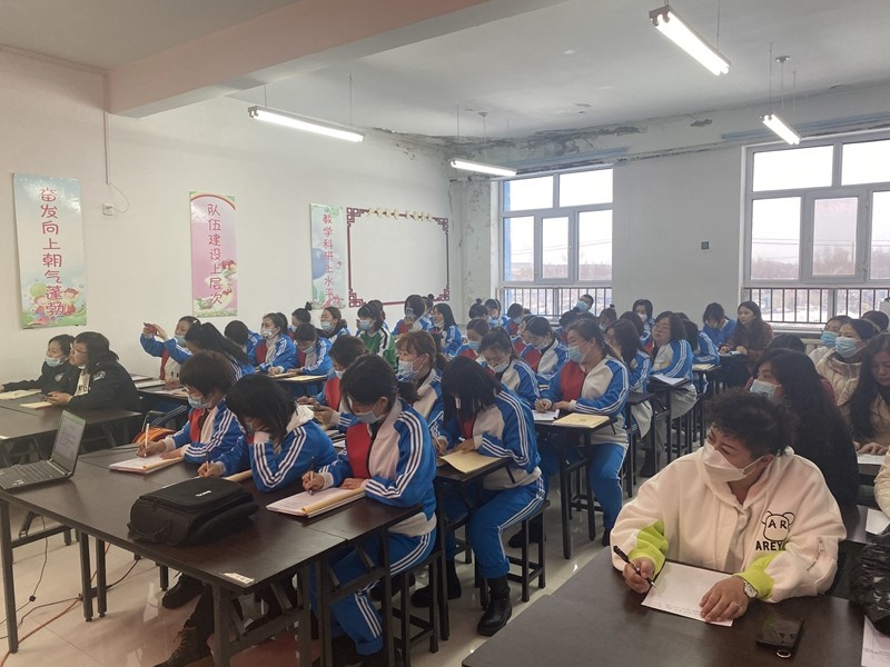 前进农场有限公司幼儿园开展“消防进校园 安全在身边”消防安全培训(图2)