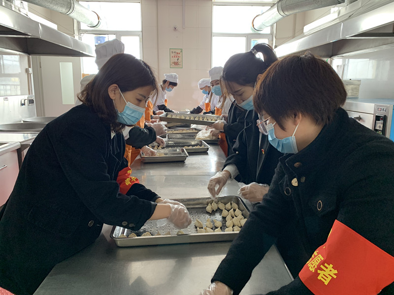 前进农场有限公司幼儿园党支部开展“爱心水饺 真情助疫”主题党日活动(图2)