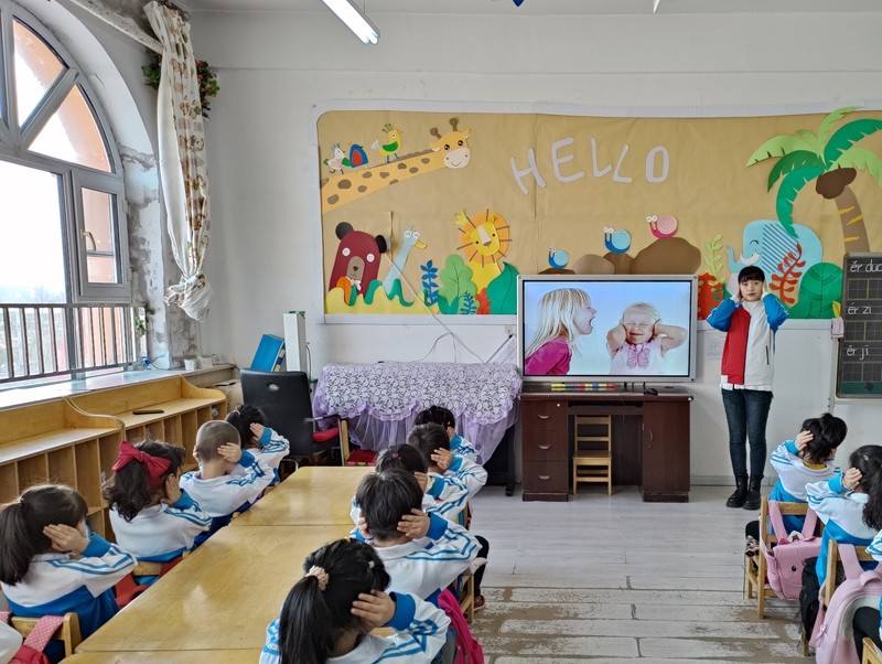 前进农场有限公司幼儿园开展“爱耳护耳 聆听未来”全国爱耳日主题教育活动(图1)