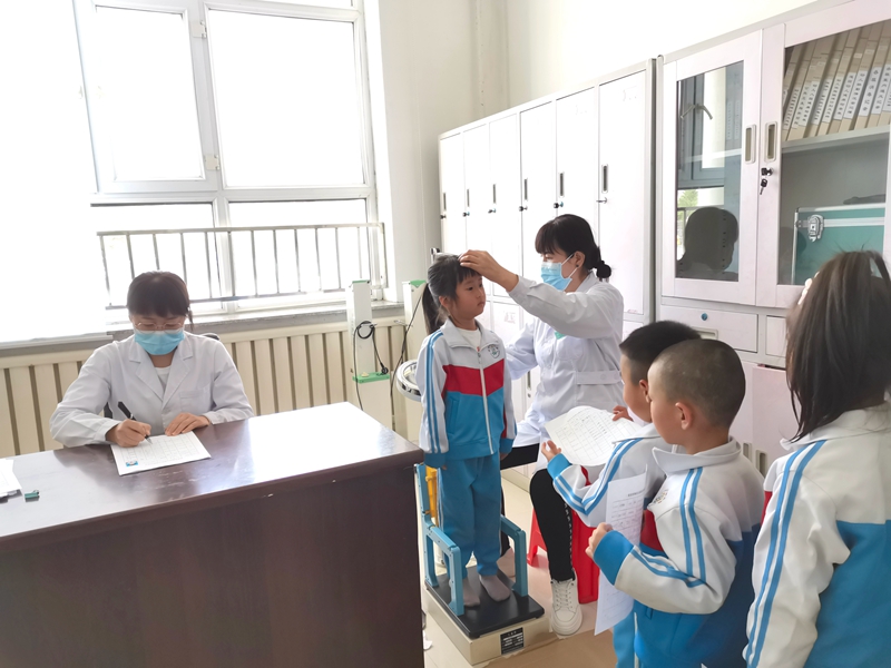 前进农场有限公司幼儿园开展“快乐成长 健康护航”幼儿健康体检(图1)
