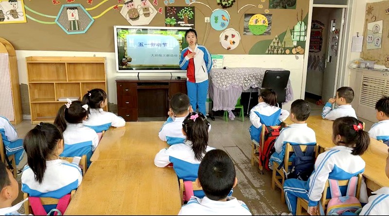 前进农场有限公司幼儿园开展“五一劳动节”主题教育活动(图1)