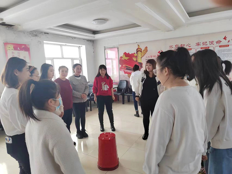 红卫社区开展“巾帼添光彩 奋进新征程”庆三八主题活动(图1)