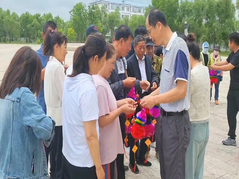 红卫农场有限公司第三居民委开展“浓情庆端午  慰问暖民心”走访慰问活动(图2)