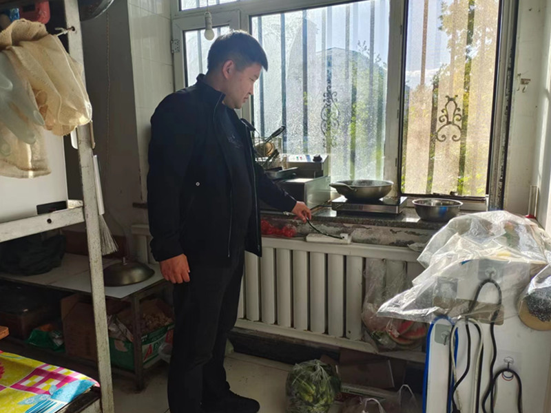 红卫农场有限公司第三居民委：开展安全隐患排查，上紧社区“安全弦”(图1)