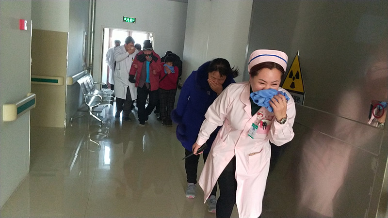 红卫社区卫生服务中心积极开展消防安全疏散演练(图2)