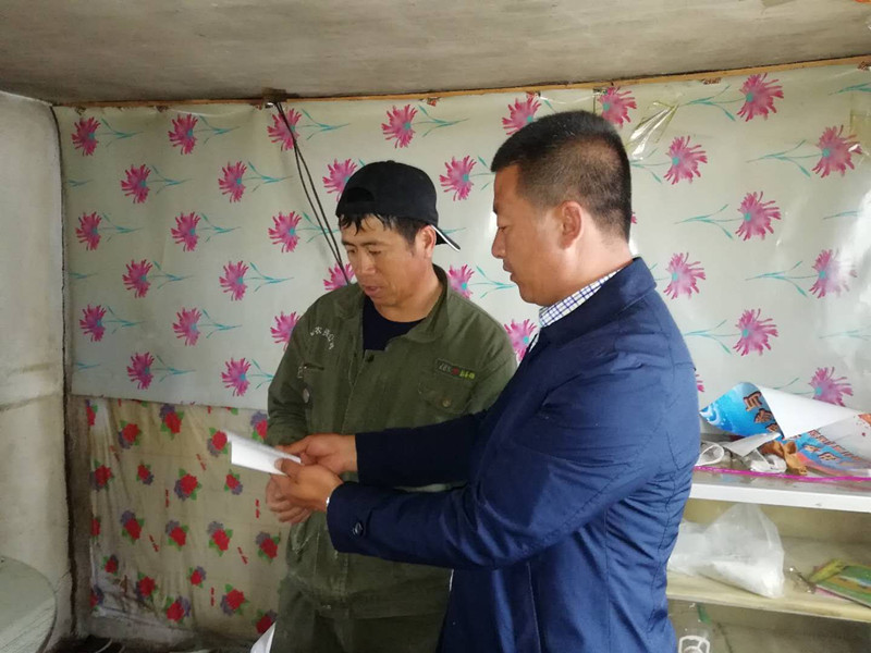 第七管理区开展入户宣传扫黑除恶活动(图3)