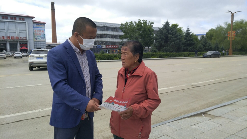 红卫农场开展“居民安全知识宣传”进社区活动(图2)