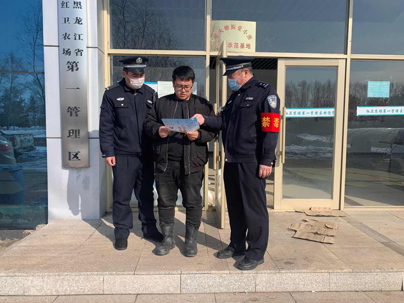 红卫派出所:疫情防控不松懈禁毒宣传不停歇(图1)