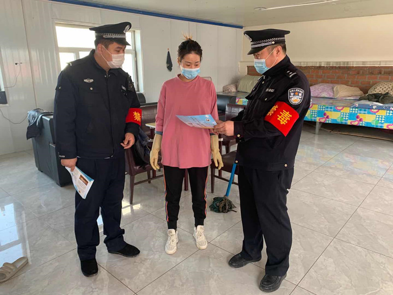 红卫派出所在疫情防控期间开展禁毒宣传(图2)