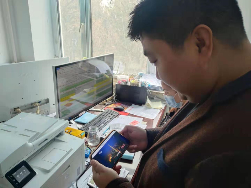 第五管理区组织观看央视综合频道播放国家安全专题宣传片(图1)