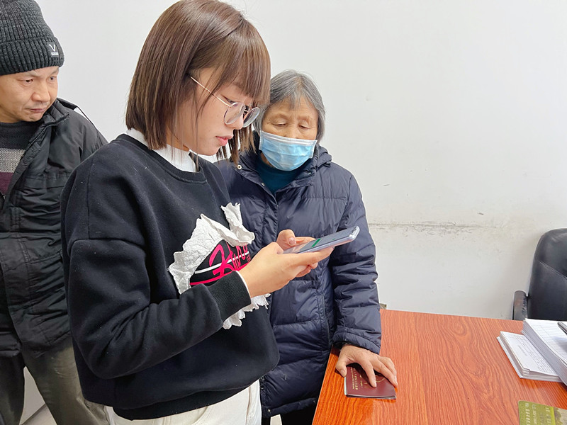 前进农场有限公司第十管理区 为种植户办理北大荒农服app构建数字化服务平台(图2)