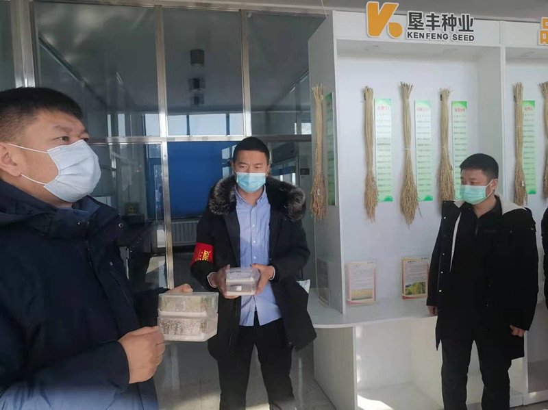 前进农场有限公司第十管理区 组建党员服务队为春耕“保驾护航”(图2)