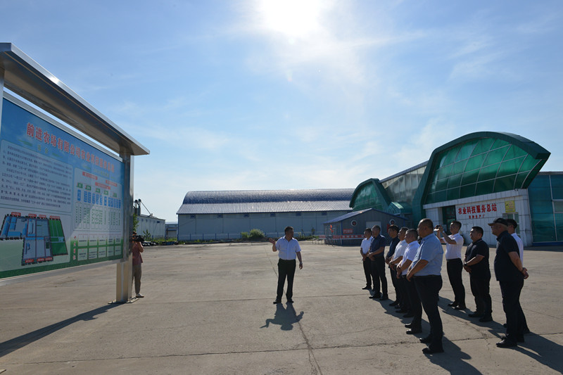 八五四考察团到前进农场有限公司交流学习促农业标准化再提升(图1)