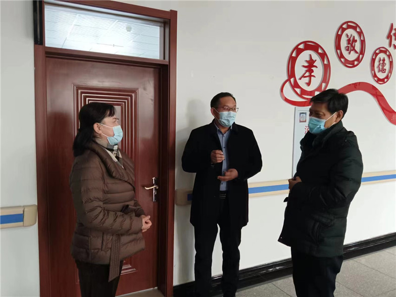 建三江民政局到前进农场有限公司检查指导托养中心安全工作(图2)