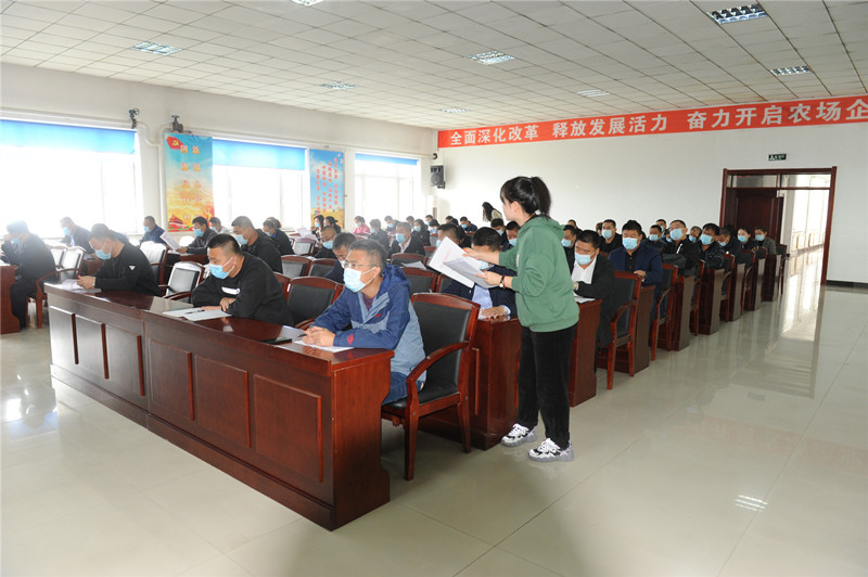 前进农场有限公司“四学四结合”模式 扎实推进主题教育活动(图1)