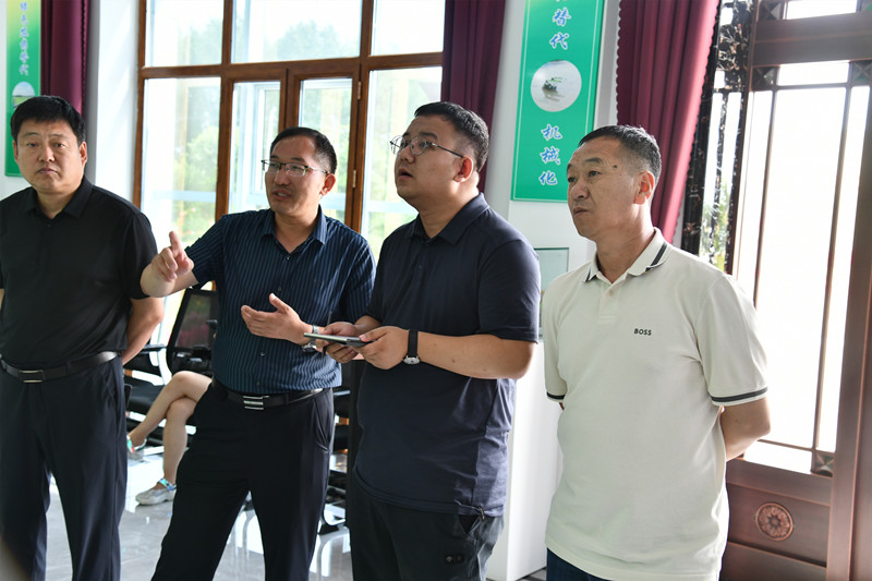 新华社黑龙江分社记者到前进农场有限公司调研采访(图3)